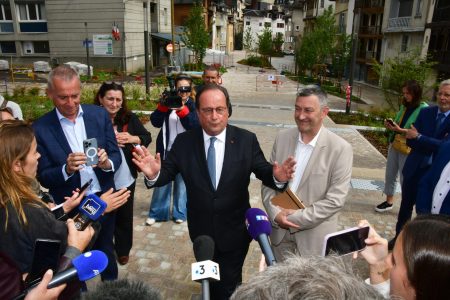 L'ancien président Hollande fait un retour surprise aux élections françaises
