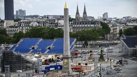 La Place de la Concorde, normalement animée, fermée à la circulation avant les Jeux olympiques de Paris