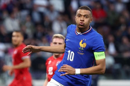 Le skipper français Mbappé exhorte les jeunes à voter lors des prochaines élections législatives