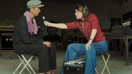 "Rendez-vous avec Pol Pot" : Rithy Panh invente une poésie cinématographique pour dire la tragédie cambodgienne
          Ce nouveau long-métrage du cinéaste franco-cambodgien figurait dans la sélection Cannes Première au Festival de Cannes 2024.