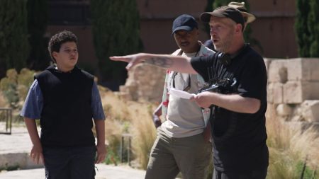 Le rappeur marseillais Soprano en tournage à Marseille pour son premier rôle au cinéma
          Il tiendra le rôle principal dans "Marius et les gardiens de la cité phocéenne", une comédie d'aventure qui doit sortir courant 2025.