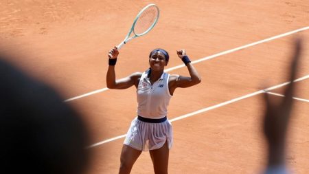 Swiatek pulvérise Voundrousova pour organiser la demi-finale avec Gauff à Roland-Garros