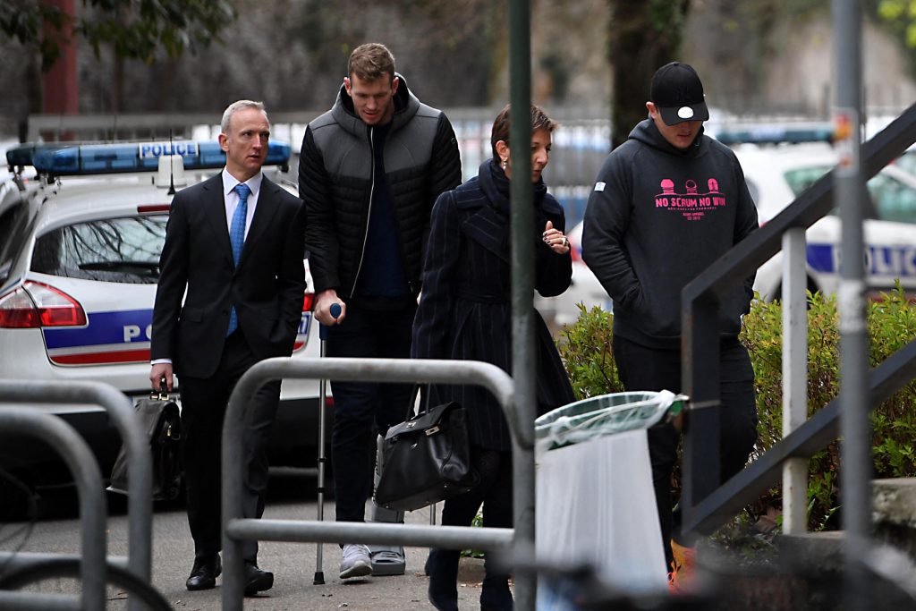 Un tribunal français reporte le procès de cinq joueurs de rugby accusés de viol sur un étudiant