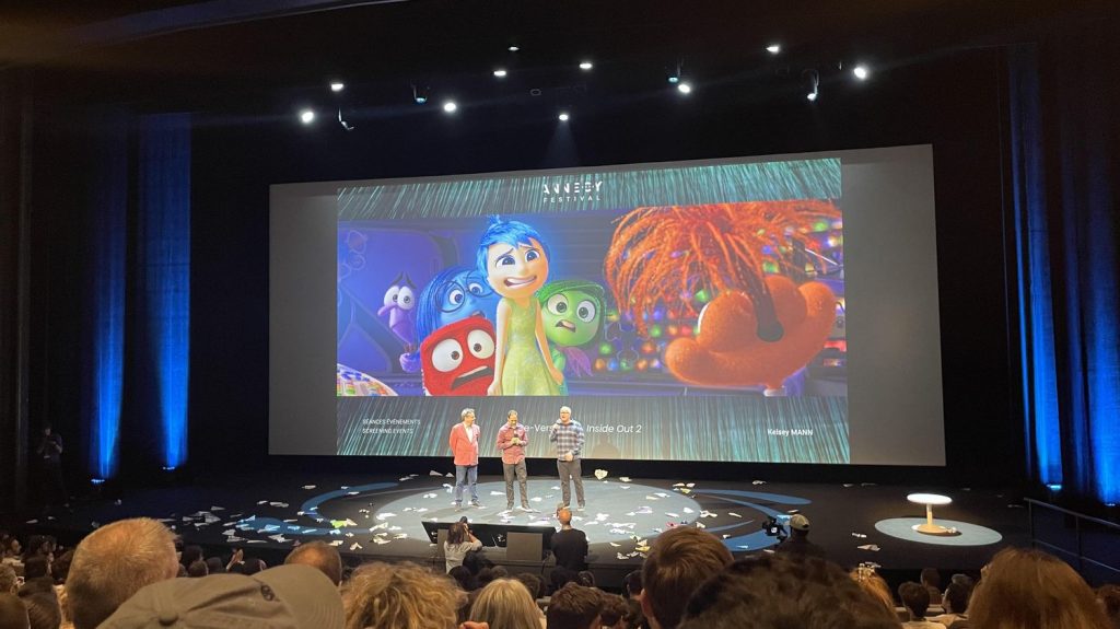 Festival d’Annecy 2024 : lancers d’avions et Joie aux commandes à l’avant-première nationale de "Vice-Versa 2"
          L'avant-première française de "Vice-Versa 2" s'est tenue ce vendredi dans le cadre du Festival international du film d'animation d'Annecy. Parmi les films les plus attendus de l'événement, le long-métrage a reçu un tonnerre d'applaudissements.