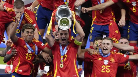 L'Espagne bat l'Angleterre et remporte l'Euro 2024 après qu'Alcaraz ait conservé sa couronne à Wimbledon