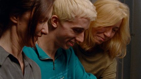 "Dos Madres" : les enfants volés du franquisme dans le premier long-métrage d'un réalisateur espagnol prometteur