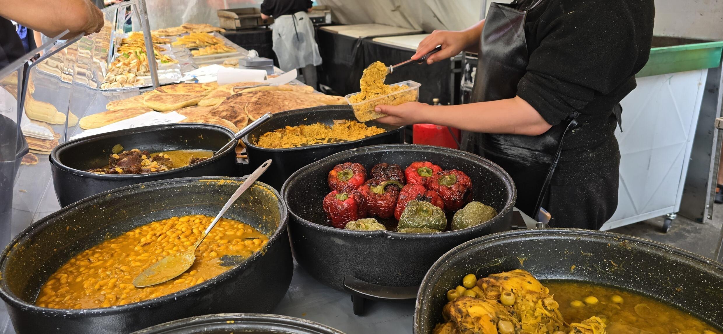 Pour Amel, les Jeux Olympiques sont l’occasion de partager sa cuisine nord-africaine maison avec de nouveaux clients.