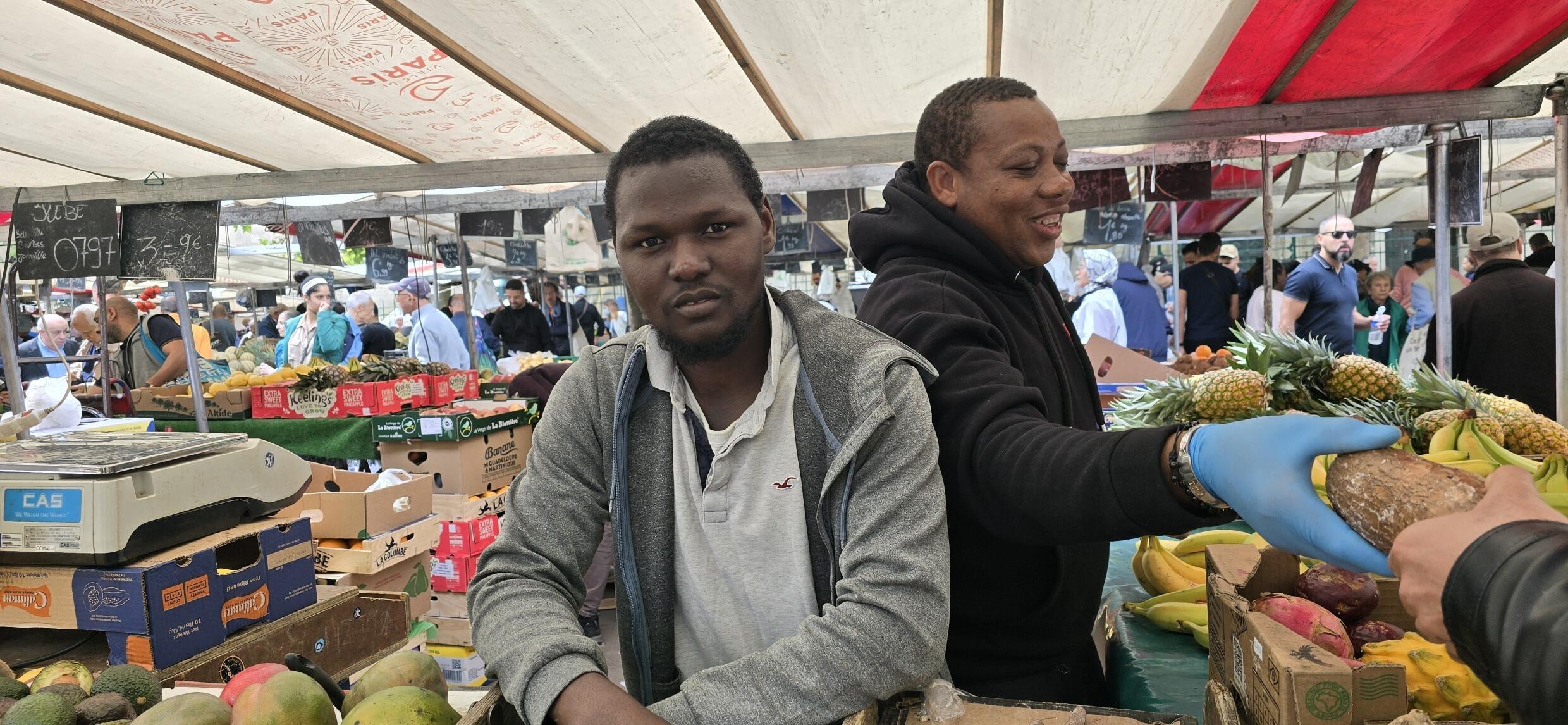 Khaoussou Diawara, qui vend des produits africains sur les marchés de plein air à Paris.