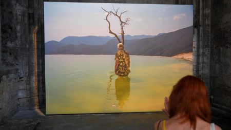 Le festival photo d'Arles célèbre avec défi la diversité mondiale