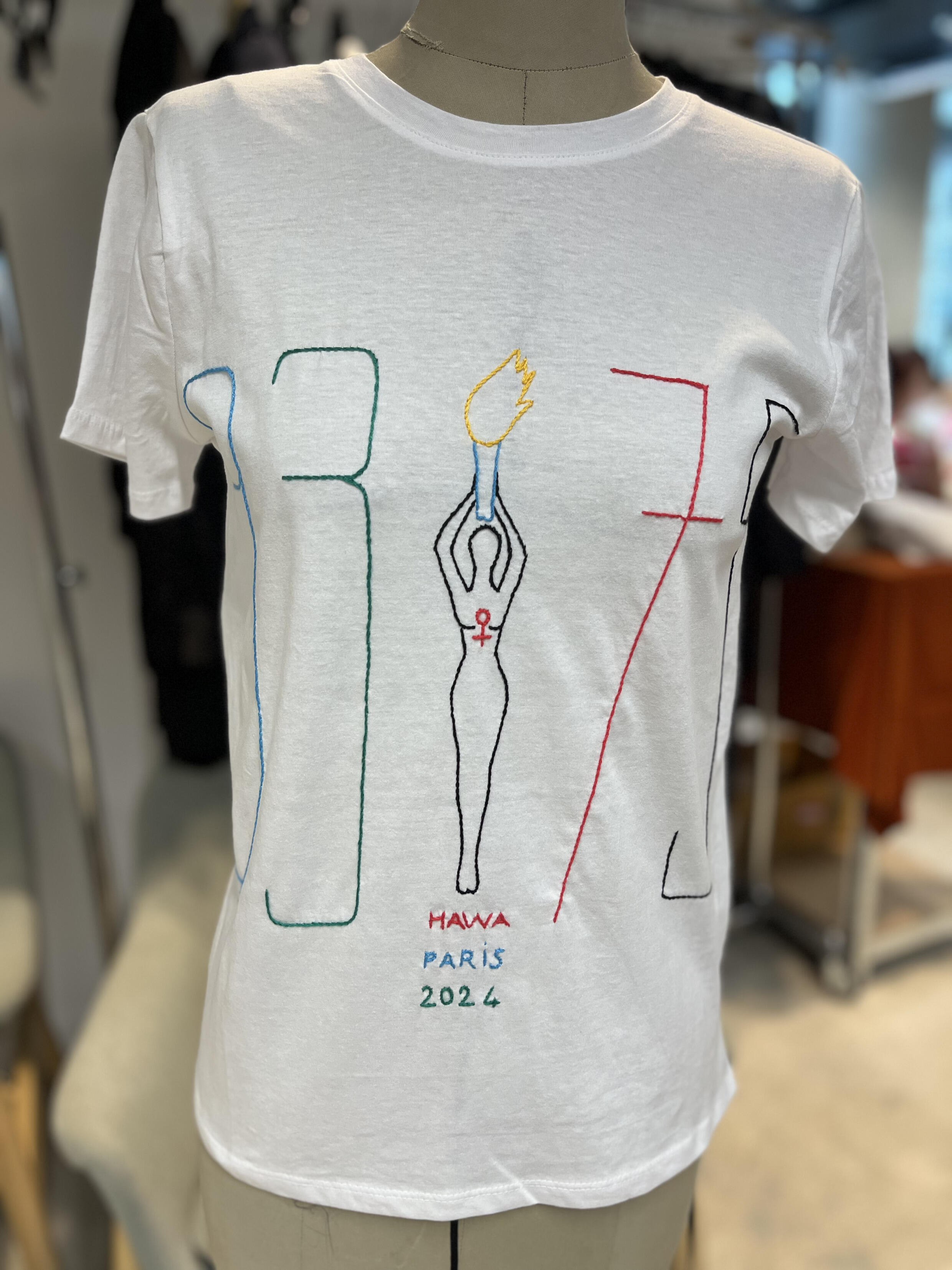 T-shirt réalisé par Hawa Sangaré pour Paris 2024.