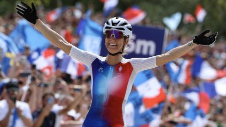 La vététiste Pauline Ferrand-Prévot décroche la deuxième médaille d'or olympique de la France