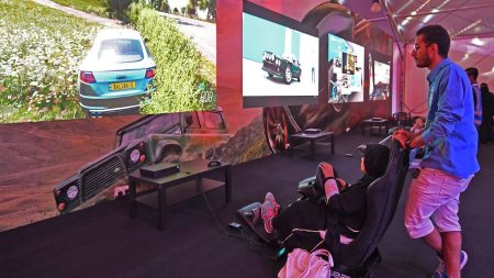 Après le pétrole, les Saoudiens veulent devenir les rois des jeux vidéo et de l’e-sport
          L'Arabie saoudite multiplie les investissements XXL dans le secteur. Mais il n'est pas le seul. Le Maroc entend lui aussi devenir la référence du jeu vidéo sur le continent africain.