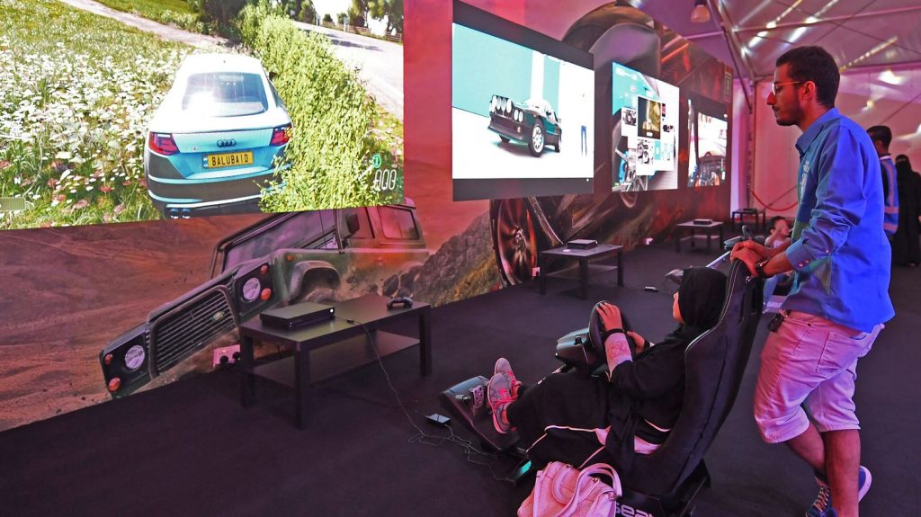 Après le pétrole, les Saoudiens veulent devenir les rois des jeux vidéo et de l’e-sport
          L'Arabie saoudite multiplie les investissements XXL dans le secteur. Mais il n'est pas le seul. Le Maroc entend lui aussi devenir la référence du jeu vidéo sur le continent africain.