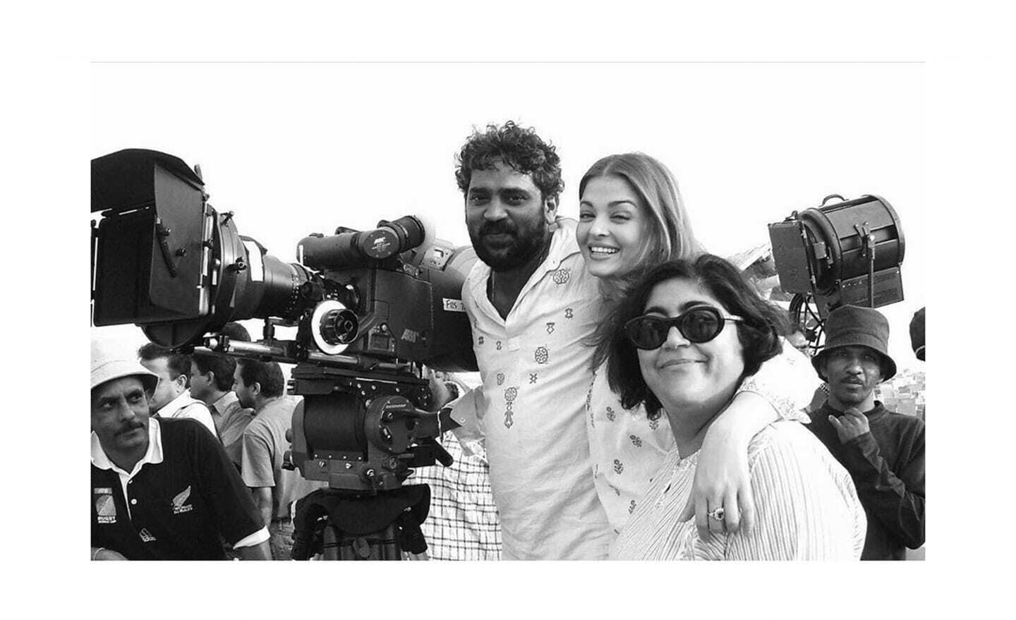 Les réalisateurs indiens Santosh Sivan (à gauche) et Gurinder Chadha (à droite) avec l'actrice Aishwarya Rai.