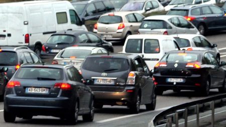 Départs en vacances : circulation rouge vendredi dans l’Ouest, samedi difficile selon Bison Futé Circulation : les départs en vacances classés rouge vendredi dans l'Ouest par Bison Futé, vers un samedi compliqué sur les routes
