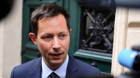 François-Xavier Bellamy dépose plainte contre Rima Hassan pour "des menaces", après un tweet de l'eurodéputée LFI