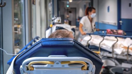 Les hôpitaux publics estiment que l'instabilité politique est "dommageable" et appellent à nommer un ministre "rapidement"