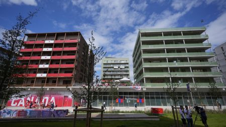 JO 2024 : Emmanuel Macron déclare que "les athlètes israéliens sont les bienvenus" et condamne "ceux qui font courir un risque"