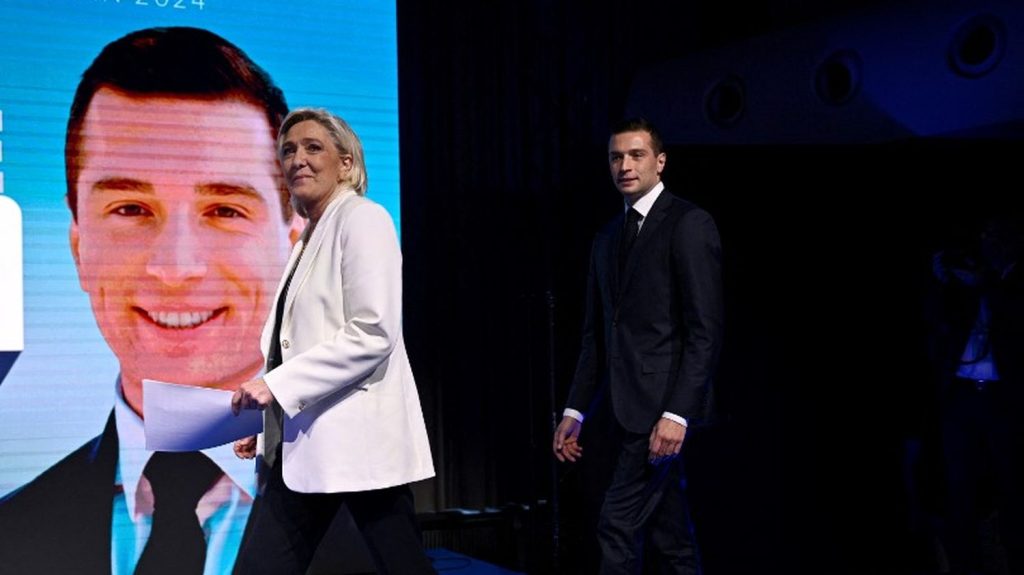 Édito



  

    
      
    
      

  

  
    Polémique sur la cérémonie d'ouverture des JO : le silence assourdissant de Marine Le Pen et Jordan Bardella

          Si Marion Maréchal ou la Conférence des évêques de France (CEF) ont semblé irrités par certaines scènes de la cérémonie d'ouverture des Jeux olympiques à Paris, ni Marine Le Pen, ni Jordan Bardella n'ont exprimé la moindre critique.