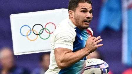 La France écrase les Fidji en rugby à 7 et remporte sa première médaille d'or aux JO de Paris