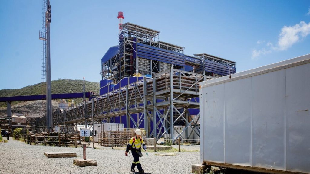 La mine de nickel de Nouvelle-Calédonie en difficulté va licencier 1 200 employés
