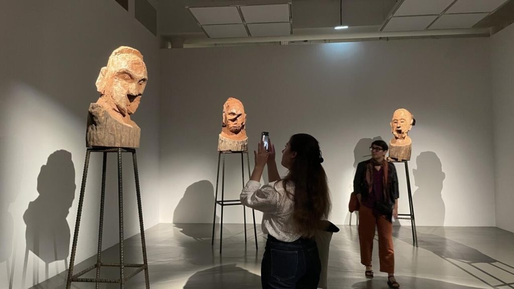 L'artiste franco-algérien Kader Attia explore les blessures coloniales et la restauration créative