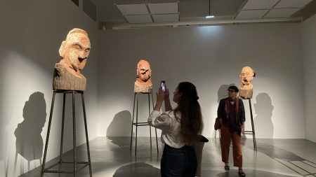 L'artiste franco-algérien Kader Attia explore les blessures coloniales et la restauration créative