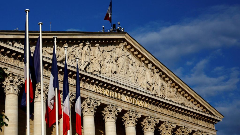 Le nouveau Parlement français doit prendre des décisions importantes lors de sa première session