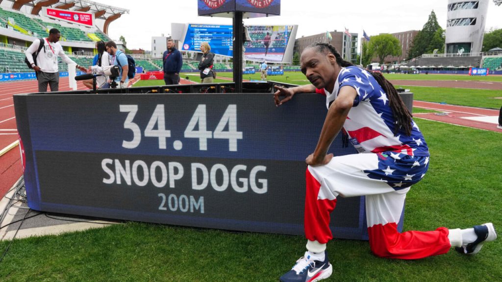 Le rappeur américain Snoop Dogg portera la flamme olympique de Paris lors de la dernière étape avant l'ouverture des Jeux