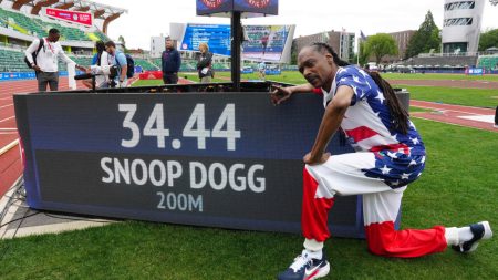 Le rappeur américain Snoop Dogg portera la flamme olympique de Paris lors de la dernière étape avant l'ouverture des Jeux