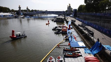 Le triathlon masculin des JO reporté à mercredi en raison de la pollution de la Seine