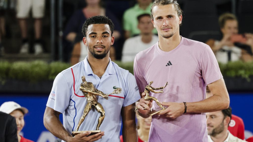 L'étoile montante du tennis français surpasse Zverev et remporte l'Open de Hambourg