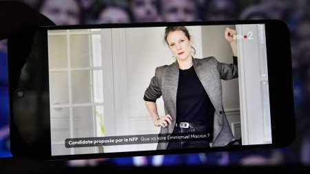 Qui est Lucie Castets, proposée par le Nouveau Front populaire pour le poste de Première ministre ?