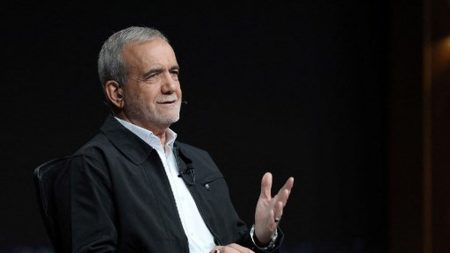 Macron à l’Iran: « Arrêtez de soutenir les acteurs déstabilisateurs » amid Israël-Liban tensions Emmanuel Macron demande au président iranien de "cesser son soutien aux acteurs déstabilisateurs", sur fond de tensions entre Israël et le Liban