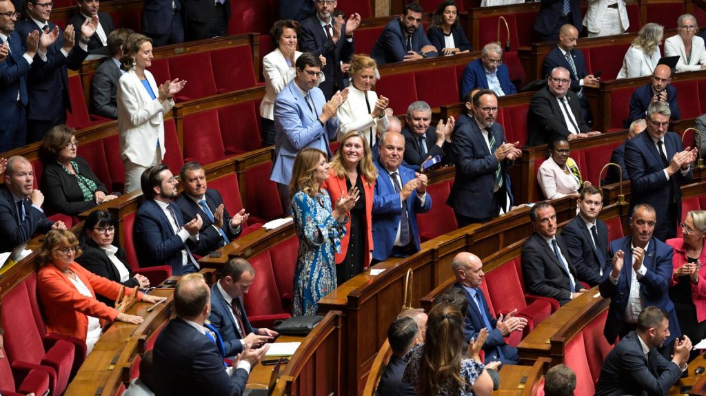 Podcast



  

    
      
    
      

  

  
    Une élection "volée" selon le NFP, des déchets jetés par la fenêtre des voitures et "ça dit quoi cet été" : épisode du 19 juillet
          Ce vendredi 19 juillet, Yaël Braun-Pivet a été réélue présidente de l'Assemblée nationale, les moins de 35 ans jettent encore des déchets en voiture et, dans "Ça dit quoi cet été", Louise nous raconte qu'elle a fait le choix de travailler dès sa sortie du lycée.