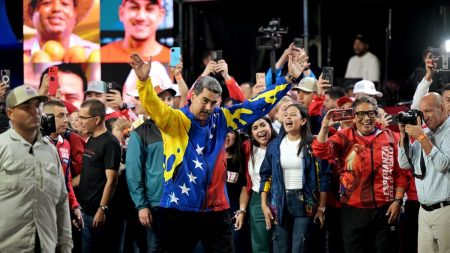 Présidentielle au Venezuela : Crise politique entre Maduro et opposition, tous deux revendiquent la victoire Présidentielle au Venezuela : on vous explique la crise politique entre Nicolas Maduro et l'opposition, qui revendiquent tous deux la victoire
