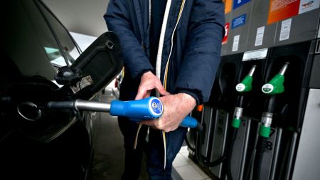 Prix des carburants : l’OPEP+ maintient la réduction des extractions face à la baisse des cours Prix des carburants : pour contrer un cours en berne, l'OPEP+ va continuer de restreindre ses extractions de pétrole