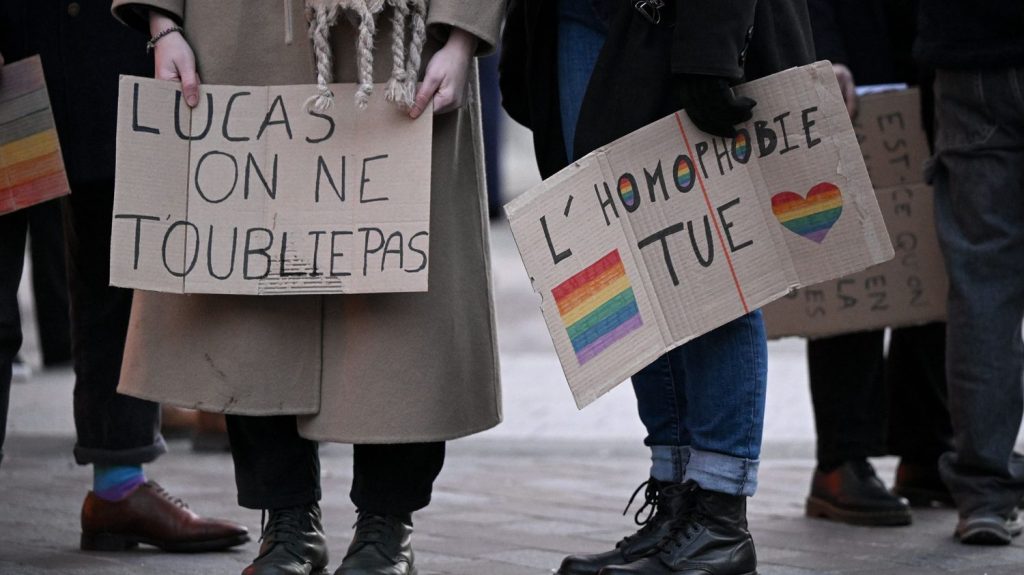 Podcast



  

    
      
    
      

  

  
    Protéger les mineurs LGBT+, N'Golo Kanté et GTA VI pas avant l'automne 2025 : ça dit quoi ce 17 mai ?
          Ce vendredi 17 mai, c'est la journée internationale de lutte contre l'homophobie, N'Golo Kanté retrouve les Bleus après deux ans d'absence et la date de sortie du jeu vidéo le plus attendu au monde se précise.