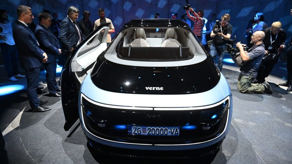 Un service de taxis autonomes 100% européen baptisé Verne arrive bientôt en Europe
          L'entreprise croate Rimac a annoncé mercredi être prête à lancer un service de taxis autonomes en Croatie, dès 2026 et aurait déjà signé des accords avec plusieurs villes européennes.