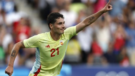 Lopez et Camello s'associent pour permettre à l'Espagne de battre la France et de remporter la couronne olympique de football