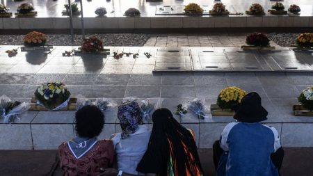 le dernier publié



  

    
      
    
    
    "C'est une histoire pour toute l'humanité" : 30 ans après le génocide du Rwanda, une rescapée témoigne inlassablement

          Le 7 avril 2024, une longue séquence de commémorations débutait au Rwanda, 30 ans après le début du génocide contre les Tutsis qui a fait près de 800 000 morts. "Il faut léguer à l'humanité tout ce qu'on connaît", explique Félicité Lyamukuru, rescapée.
    
    
          Diffusé le 21/08
