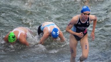 La qualité de l'eau de la Seine est suffisamment bonne pour permettre la tenue du relais triathlon comme prévu