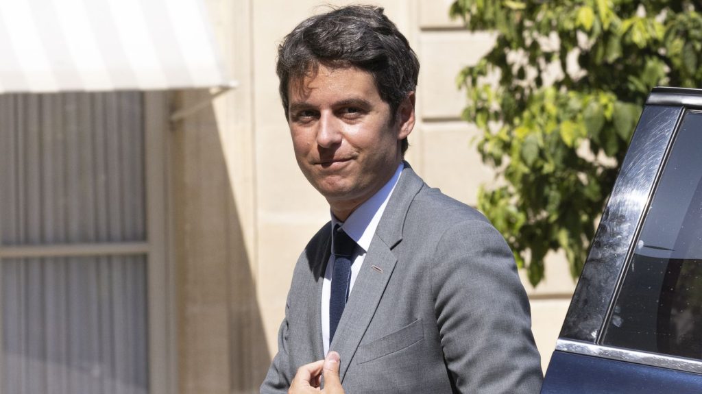"Il faut que sa sortie se fasse proprement" : Gabriel Attal soigne son départ de Matignon