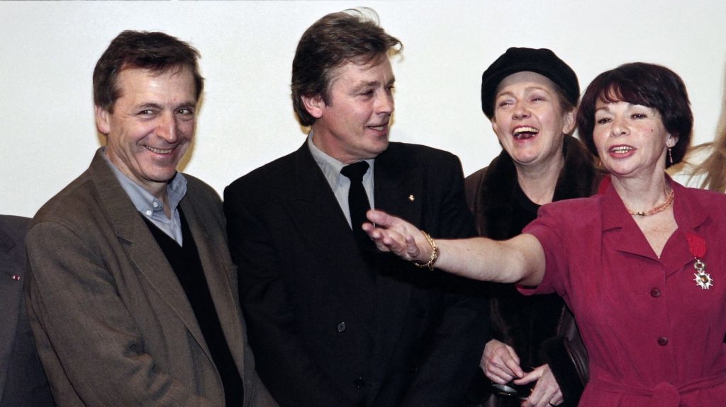 Mort d'Alain Delon : "C'était un acteur unique, il n'y a jamais eu d'acteurs comme lui et il n'y en aura pas d'autres", salue le cinéaste Costa-Gavras