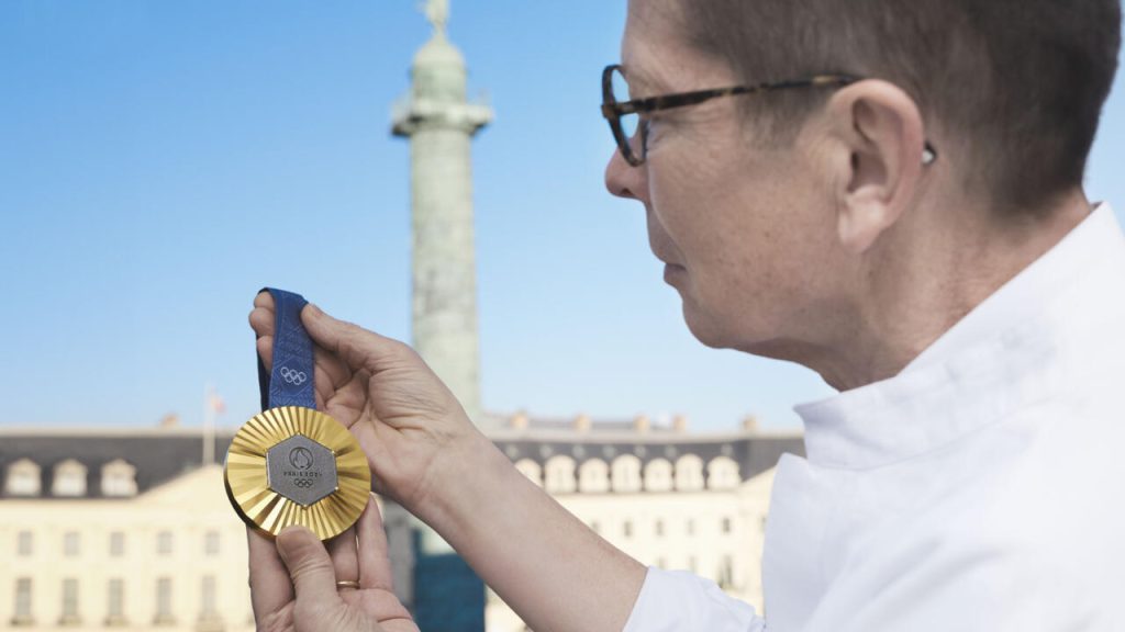 Comment la maison de joaillerie française Chaumet a conçu les médailles olympiques