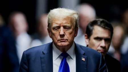 Condamnation pénale de Donald Trump : déni, outrance et mensonges... le système de défense de l'ancien président américain ne change pas