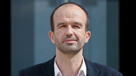 La menace de destitution d'Emmanuel Macron est-elle vraiment "crédible", comme le déclare le député LFI Manuel Bompard ?