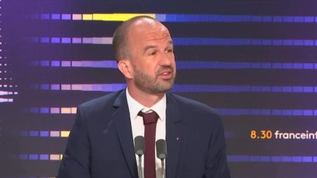 Emmanuel Macron accusé d’autocratie par Manuel Bompard, nouveau Premier ministre en fonction. Nouveau Premier ministre : Emmanuel Macron a "un comportement d’autocrate", dénonce Manuel Bompard