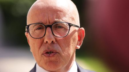 Éric Ciotti lance son parti « Union des Droites pour la République » Éric Ciotti va lancer son propre parti, "Union des Droites pour la République"