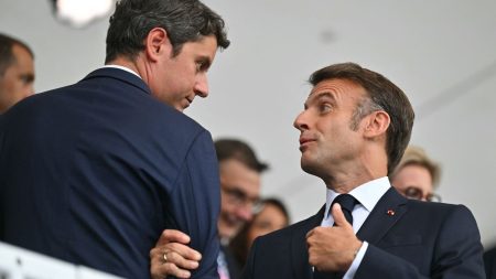 Fin de la procrastination présidentielle après les JO : quel avenir pour Emmanuel Macron ? Édito
Après les Jeux olympiques, la fin de la procrastination présidentielle ?
La clôture des Jeux marque-t-elle la fin de la trêve politique ? la tentation est grande pour Emmanuel Macron de faire durer le plaisir des JO, et de prendre son temps pour nommer un Premier ministre.